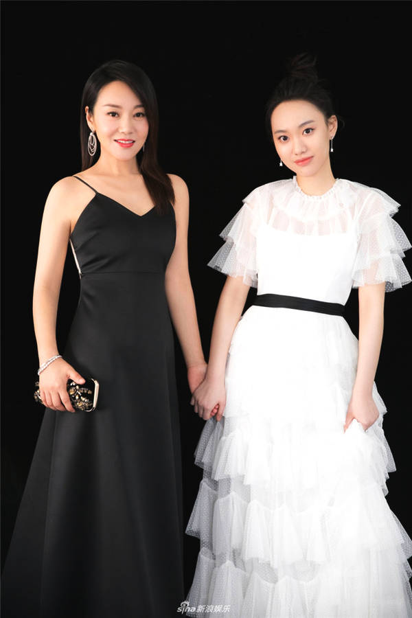 逆发展!47岁闫妮简直比20岁女儿还要美