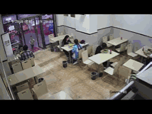 妊妇居心伸脚绊倒4岁男孩，只因为...(图/视)