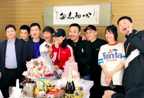 谢娜颁布双胞胎女儿乳名 起名的创意启发是…